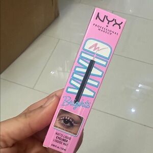 Giveaway- Matte Liquid Eyeliner - Sneaky Pink